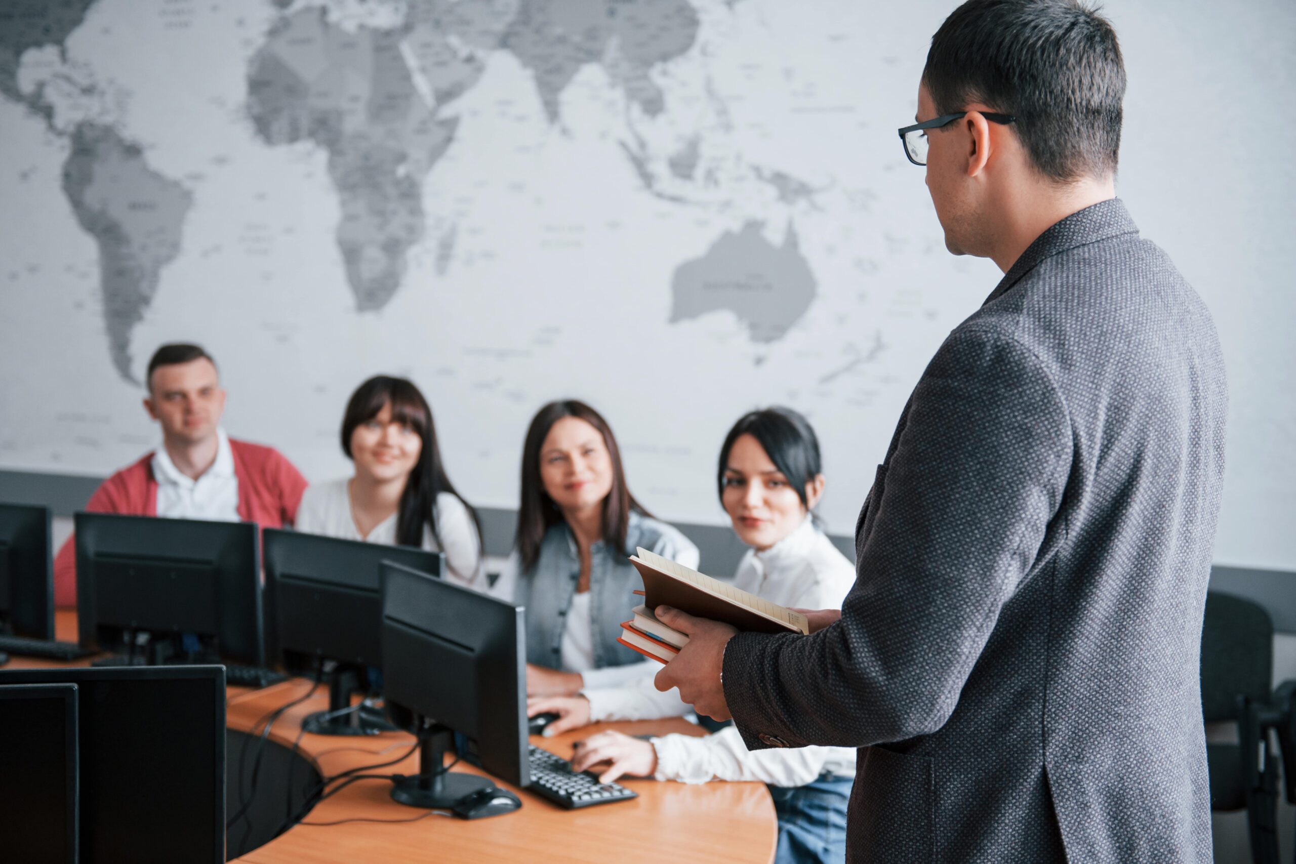 how-is-your-deals-group-people-business-conference-modern-classroom-daytime-min